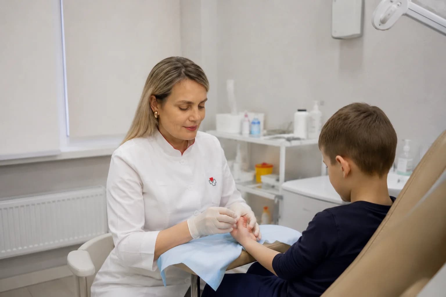 Розкриття та дренування панарицію, пароніхії у дітей